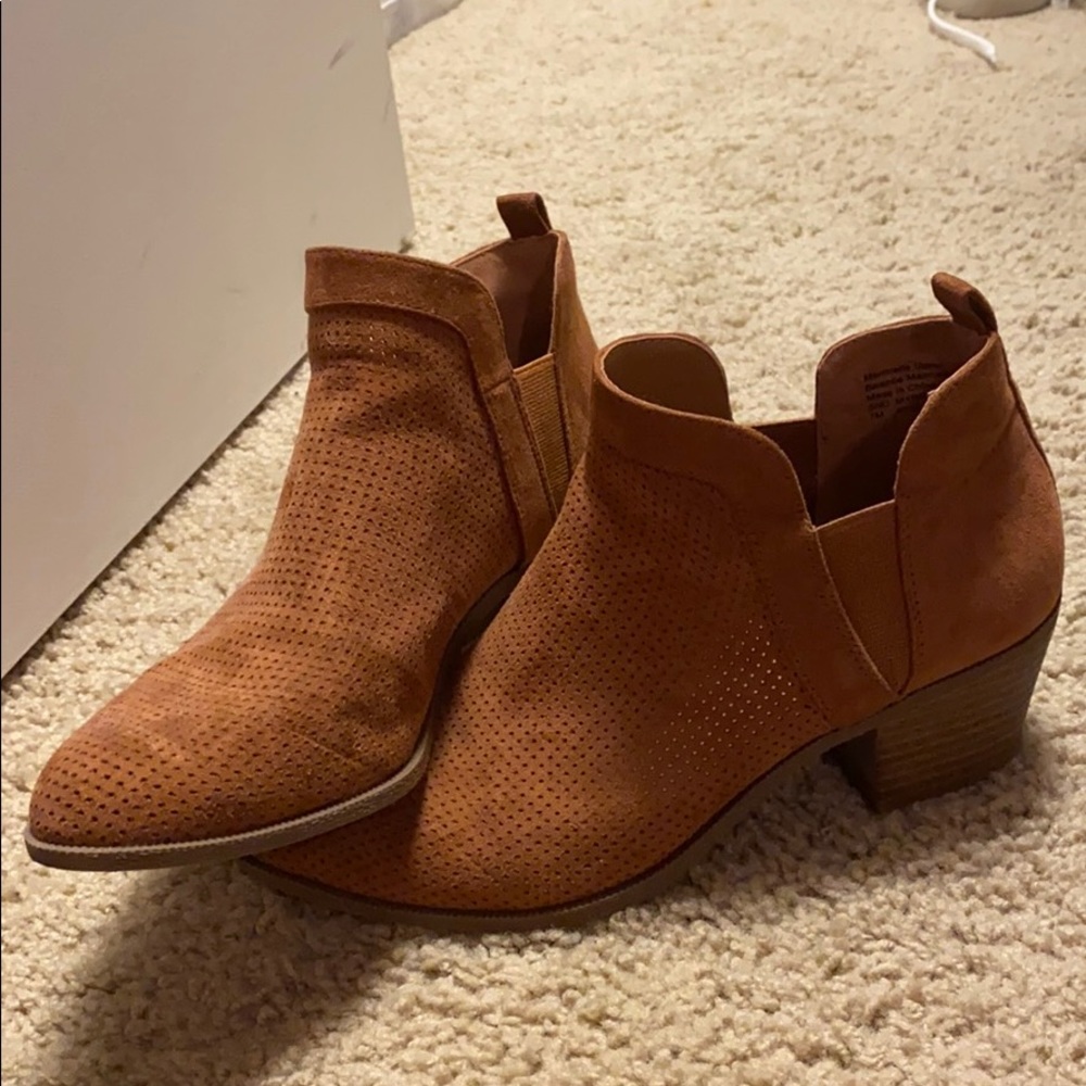 Adorable brown booties!
